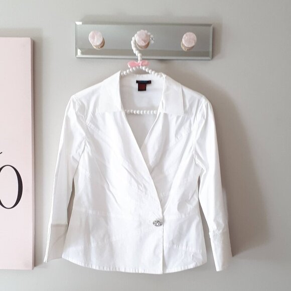 EUC DStudio white cotton blend blouse with statement button, 6 - Picture 12 of 13
